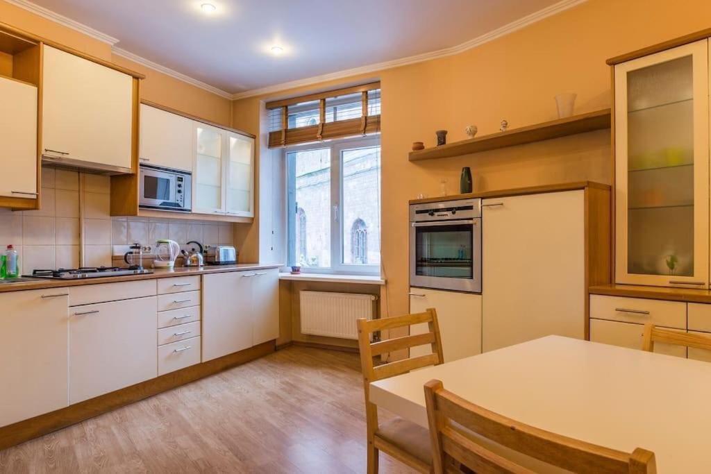Old Town Apartment Next To Saint Peter'S Church Riga Exterior photo